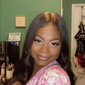 Meet your Posher, Toyin